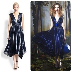 ALICE + OLIVIA Alessandra Pleated Metallic Asymmetric Gown